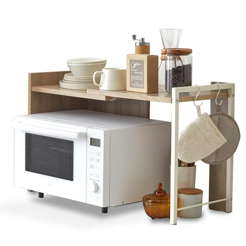 アイリスオーヤマ レンジラック レンジ台 キッチンラック 棚 キッチン収納 伸縮タイプ(幅約43cm~73.7cm) ホワイト×ナチュラル キッチンスペース有効活用 天板高さ3段階調節可能 ワイドにもコンパクトにも使える 耐荷重:最大伸縮時約8kg S字フック2個付属で掛ける収納も 最小時:幅約43×奥行約29.5×高さ約43.7 トースター レンジボード 調味料ラック RRS-733 アイリスオーヤマ レンジラック 選び方 実物画像・外観写真